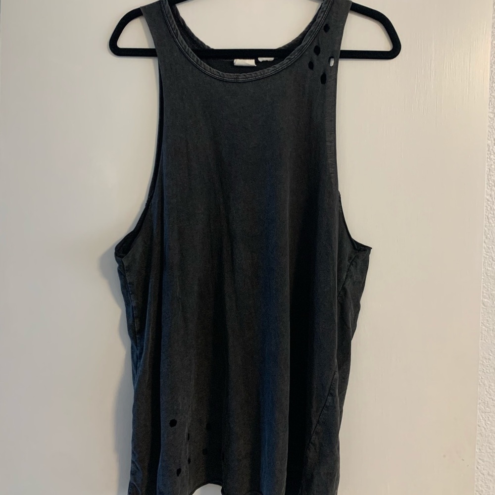 SomeDays Lovin Distressed Graphic Tee
